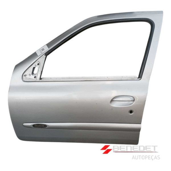 Porta Dianteira Esquerda Renault Clio C/ Material Recuperada